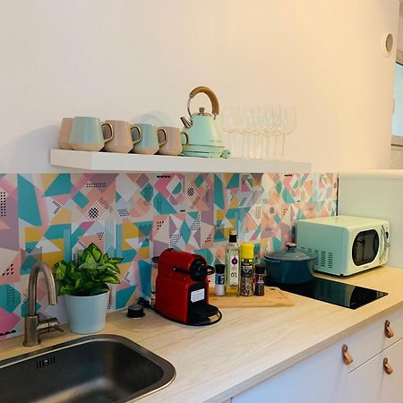 Cosy Studio Design With Modern Bathroom Vaureal Esterno foto
