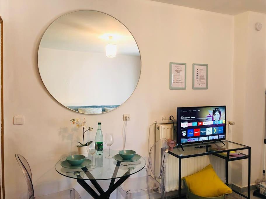 Cosy Studio Design With Modern Bathroom Vaureal Esterno foto