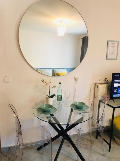 Cosy Studio Design With Modern Bathroom Vaureal Esterno foto