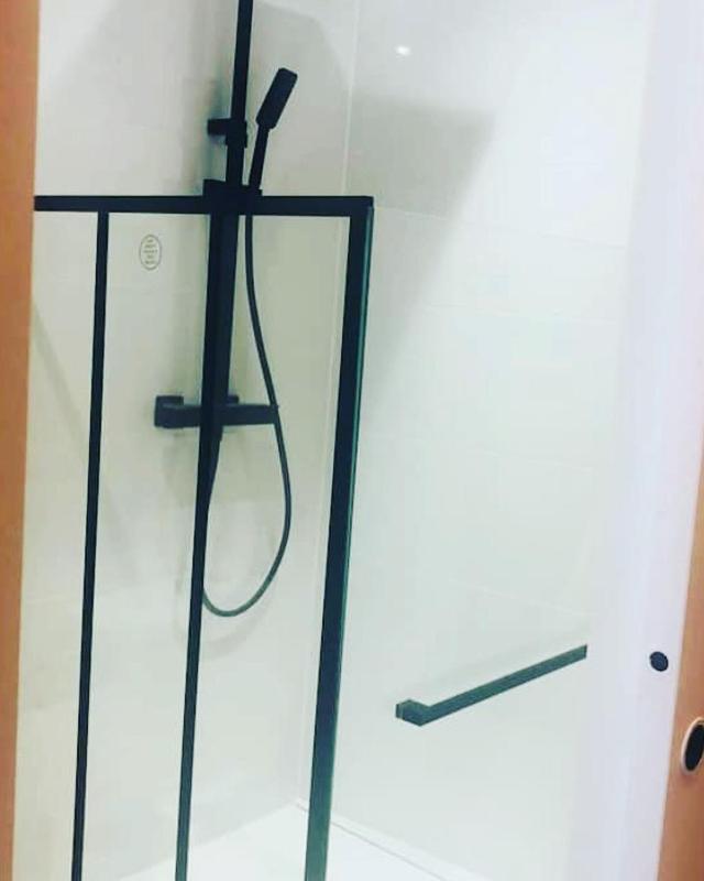 Cosy Studio Design With Modern Bathroom Vaureal Esterno foto