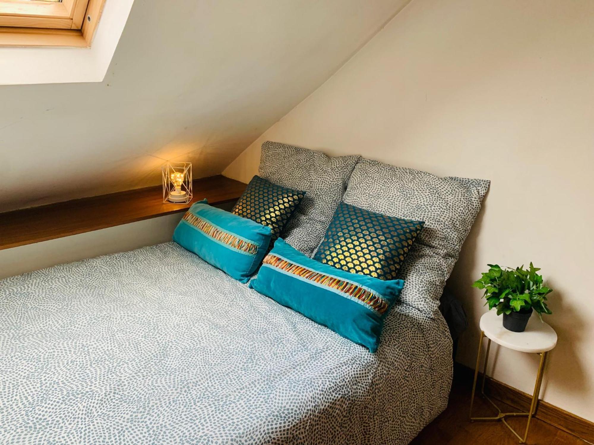 Cosy Studio Design With Modern Bathroom Vaureal Esterno foto