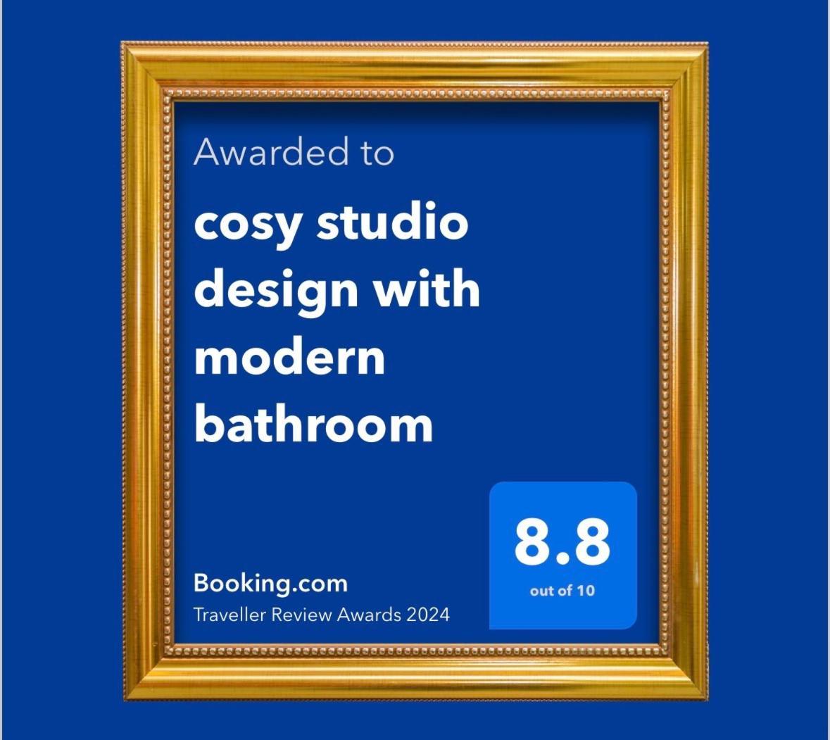 Cosy Studio Design With Modern Bathroom Vaureal Esterno foto